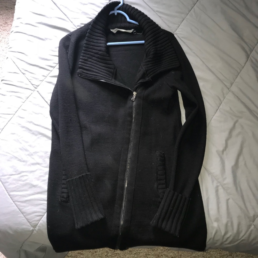 Beautiful Athleta Black Sweater Large